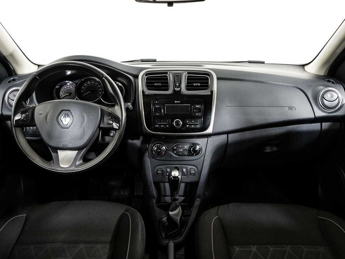 Renault Sandero с пробегом — 2017 год. Фото: #9