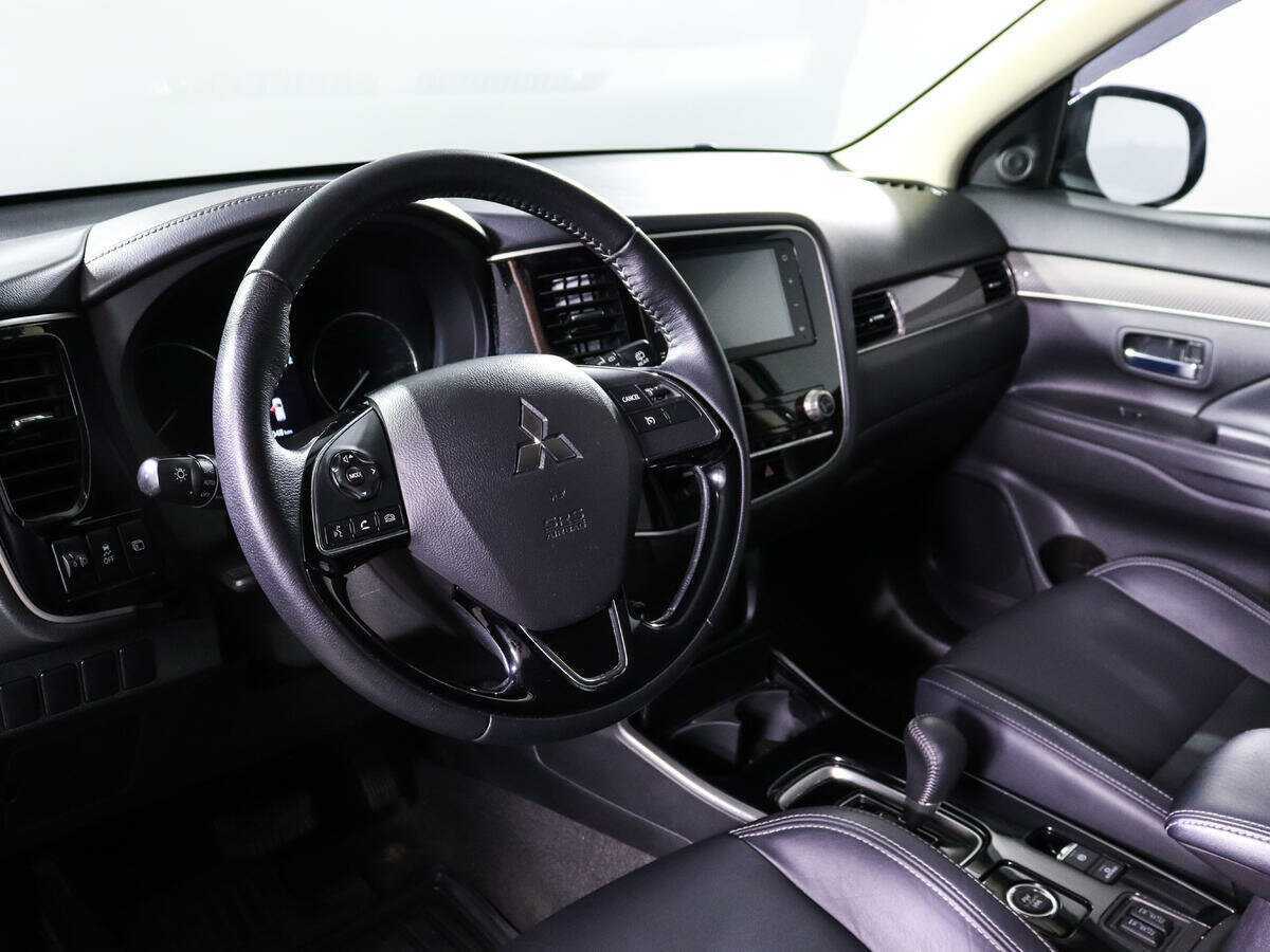 Mitsubishi Outlander с пробегом — 2020 год. Фото: #13