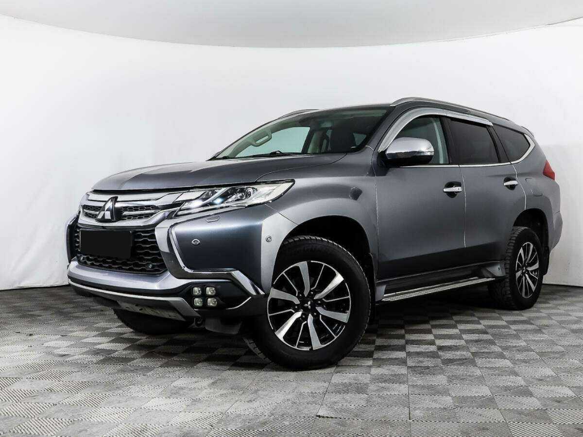 Mitsubishi Pajero Sport с пробегом — 2016 год. Фото: #0