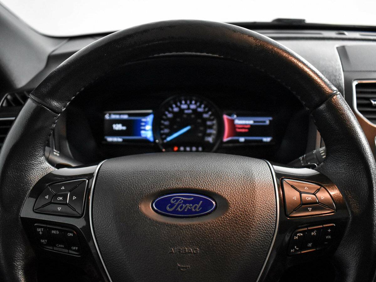 Ford Explorer с пробегом — 2016 год. Фото: #18