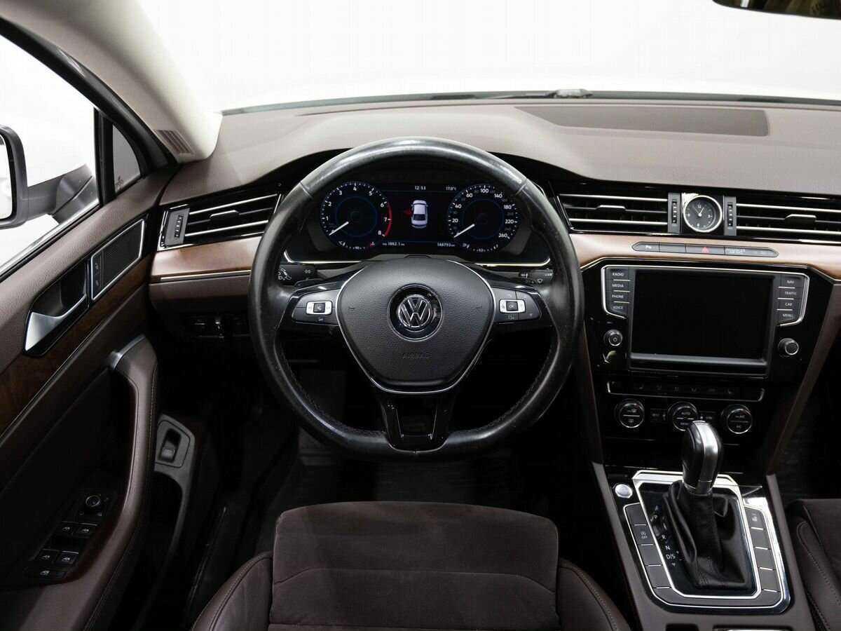 Volkswagen Passat с пробегом — 2016 год. Фото: #12