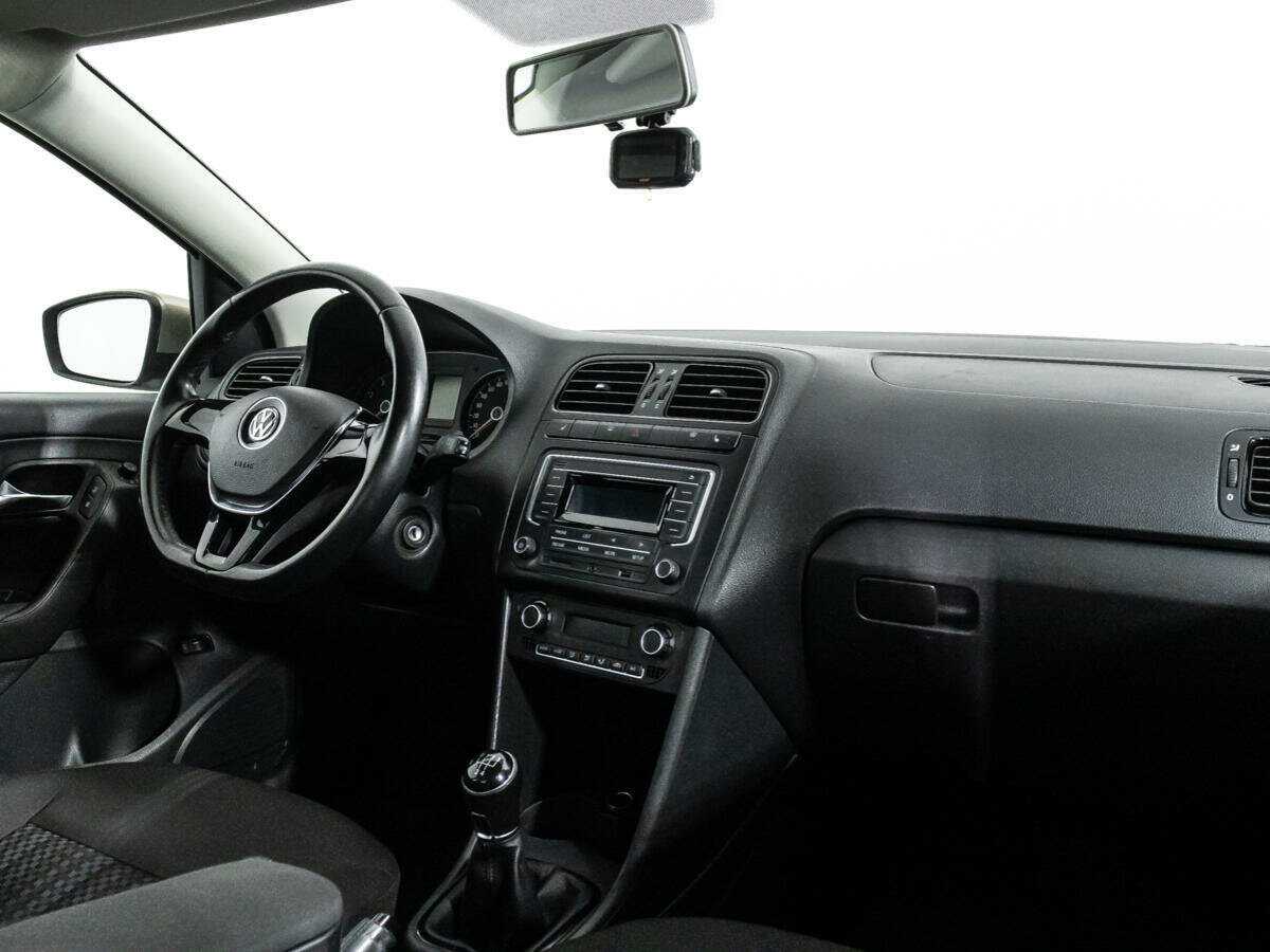 Volkswagen Polo с пробегом — 2016 год. Фото: #8