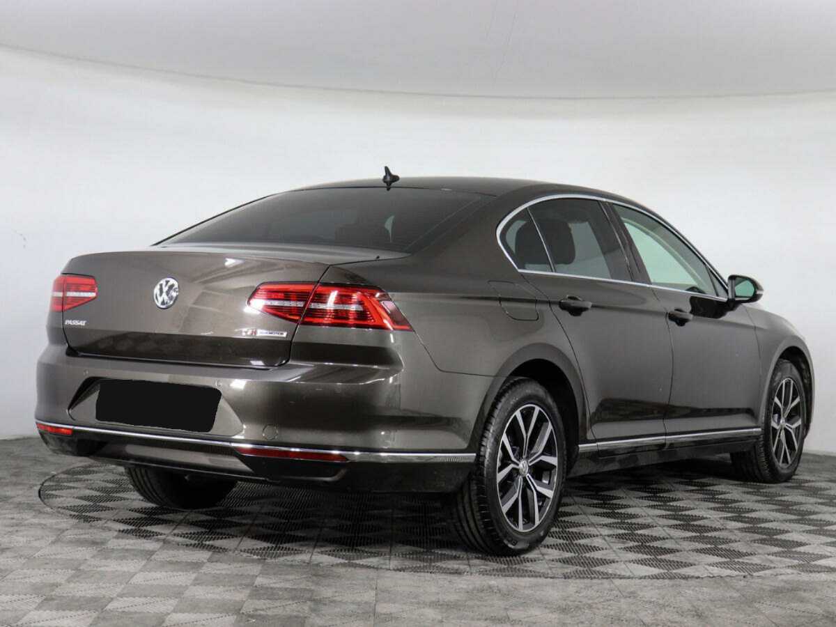 Volkswagen Passat с пробегом — 2015 год. Фото: #4