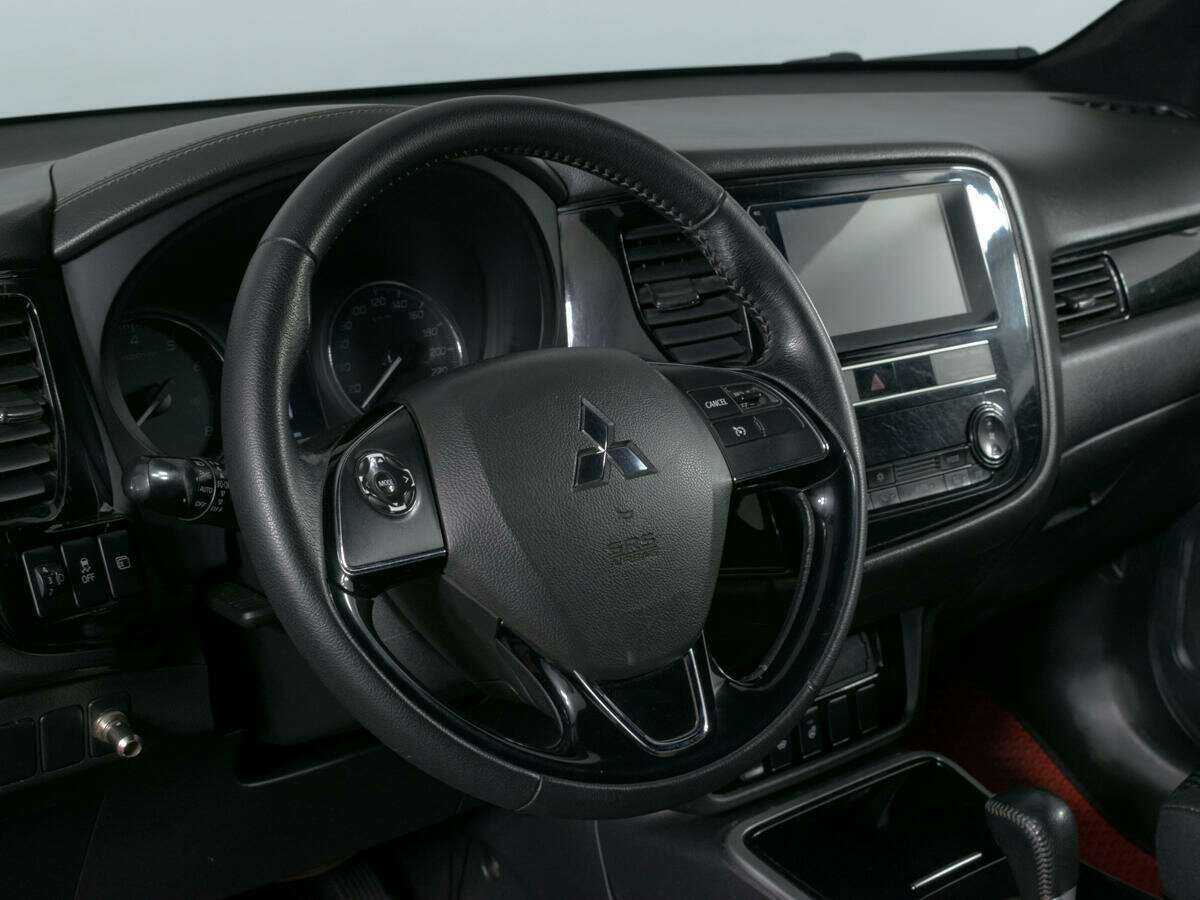 Mitsubishi Outlander с пробегом — 2018 год. Фото: #10