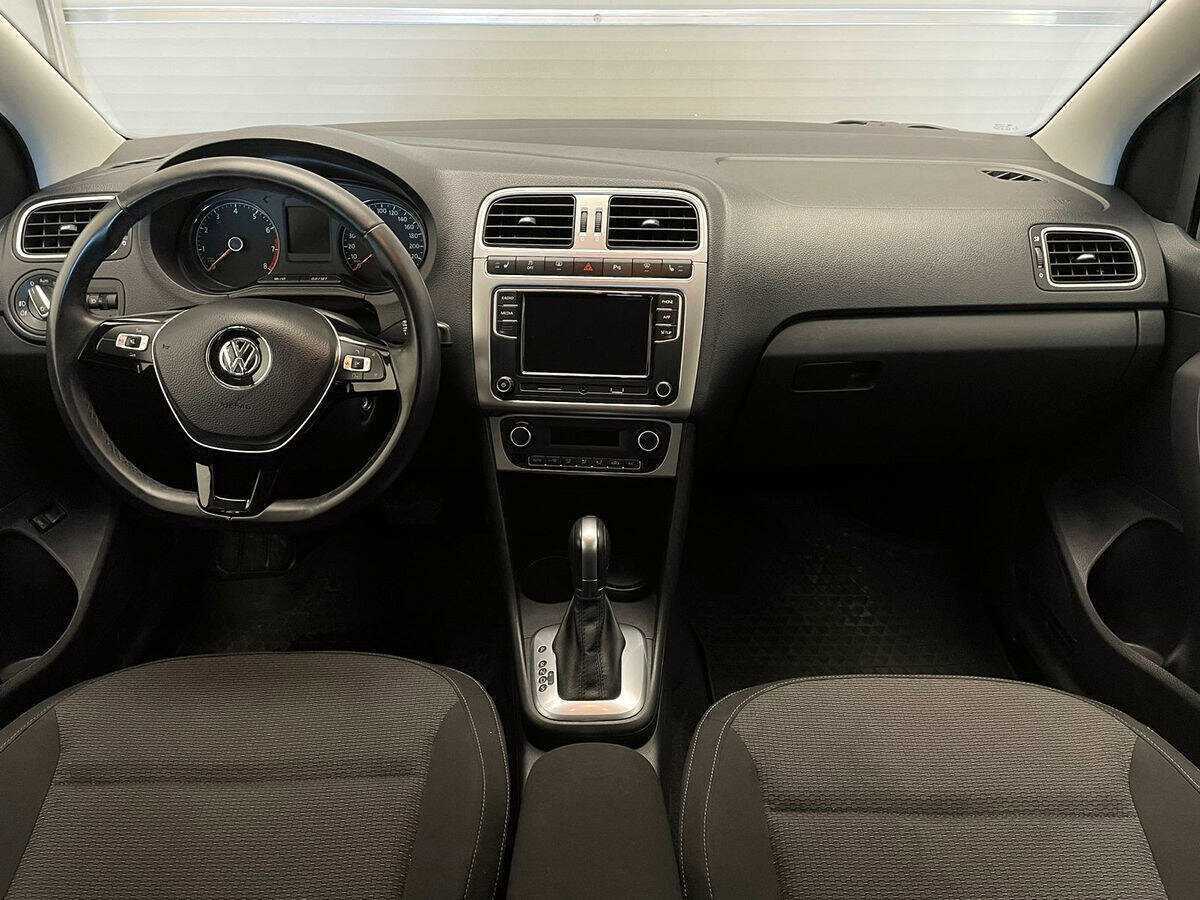 Volkswagen Polo с пробегом — 2018 год. Фото: #8