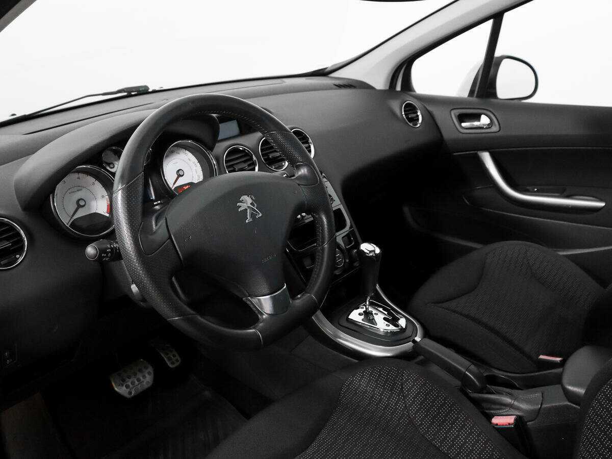 Peugeot 308 с пробегом — 2012 год. Фото: #8
