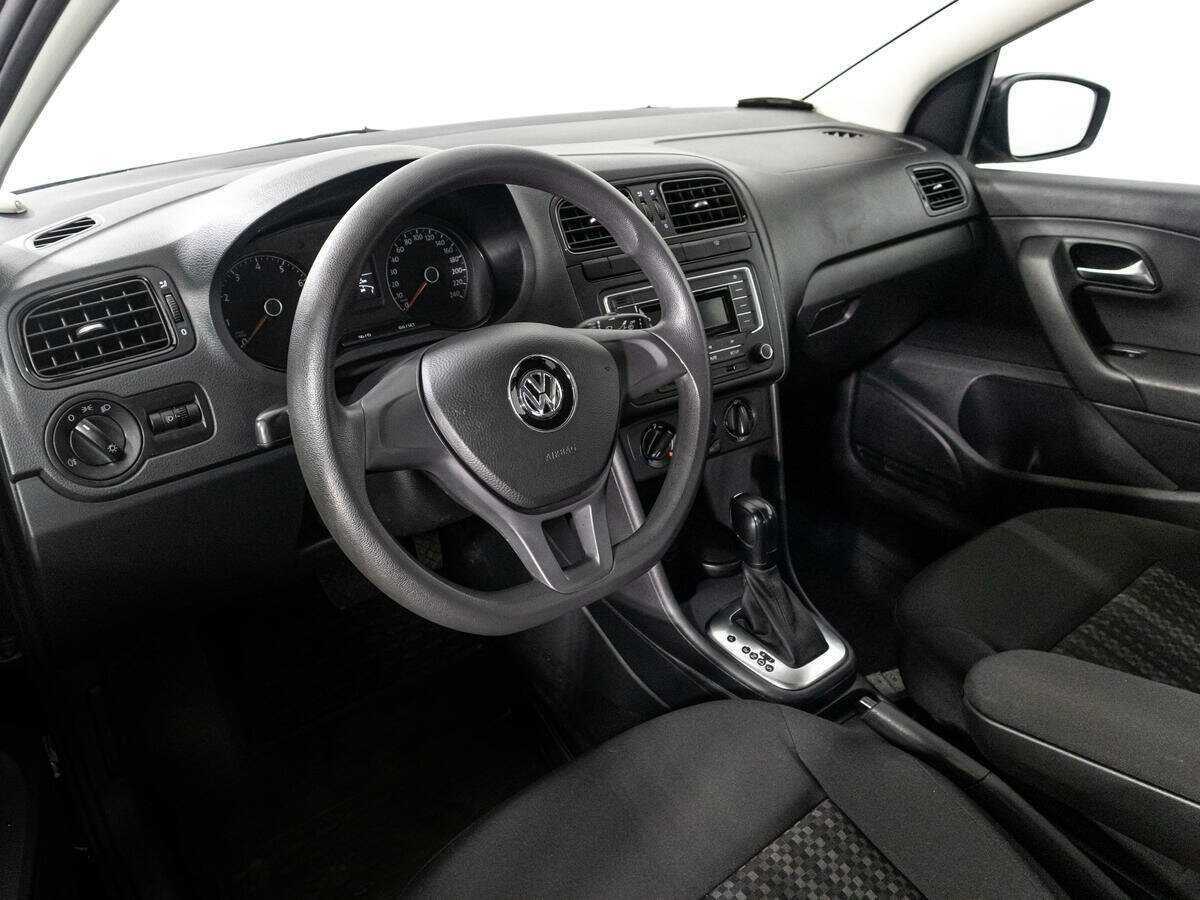 Volkswagen Polo с пробегом — 2019 год. Фото: #10