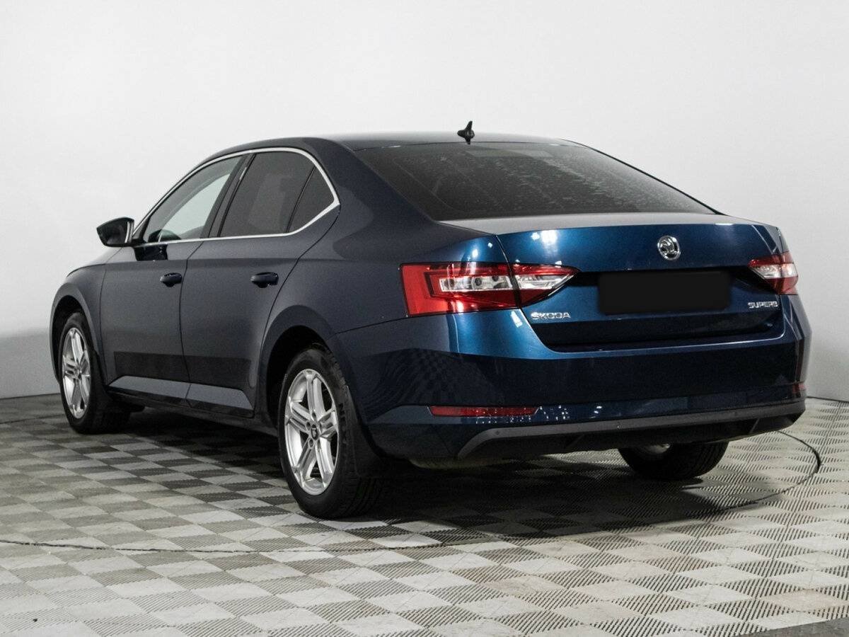 Skoda Superb с пробегом — 2015 год. Фото: #6