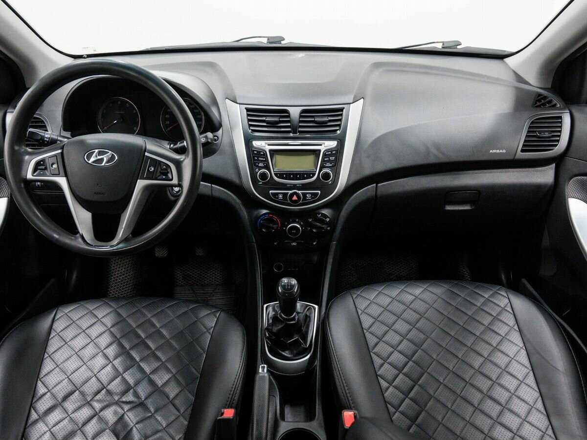 Hyundai Solaris с пробегом — 2013 год. Фото: #10