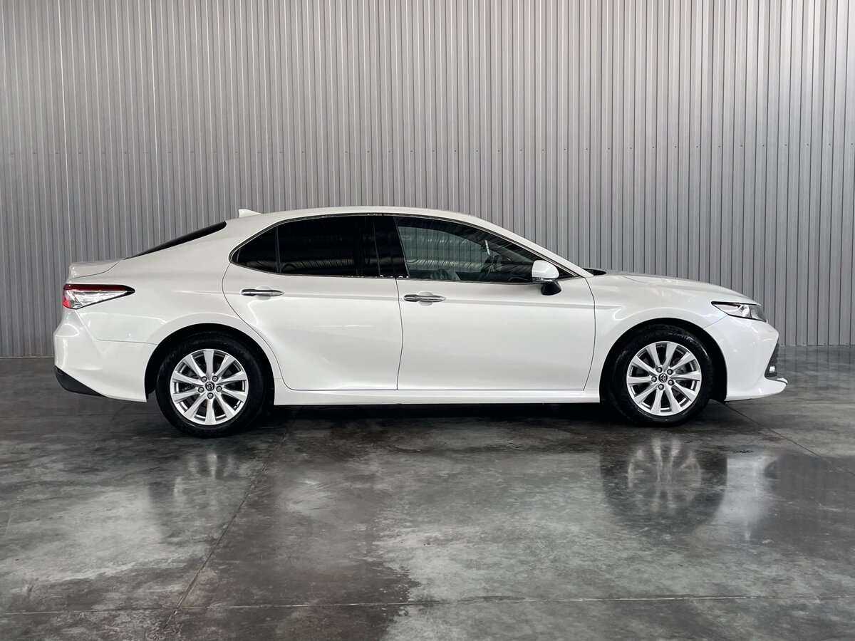 Toyota Camry с пробегом — 2018 год. Фото: #3