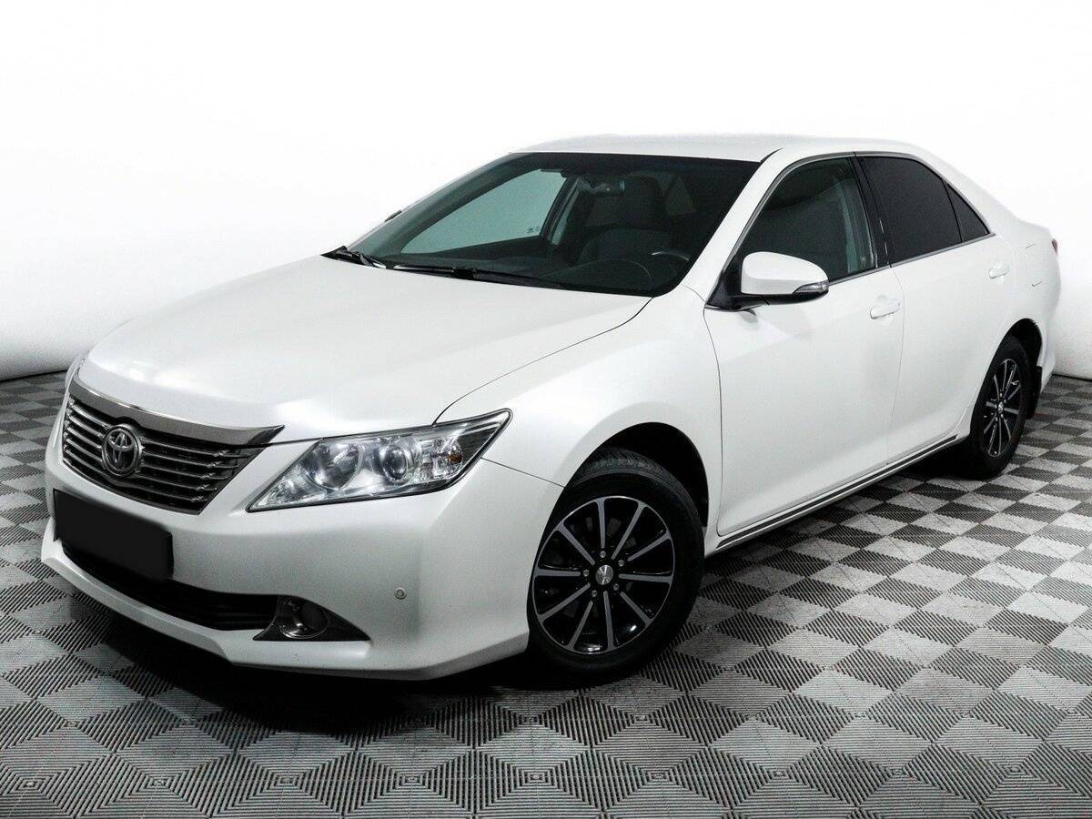 Toyota Camry с пробегом — 2013 год. Фото: #16