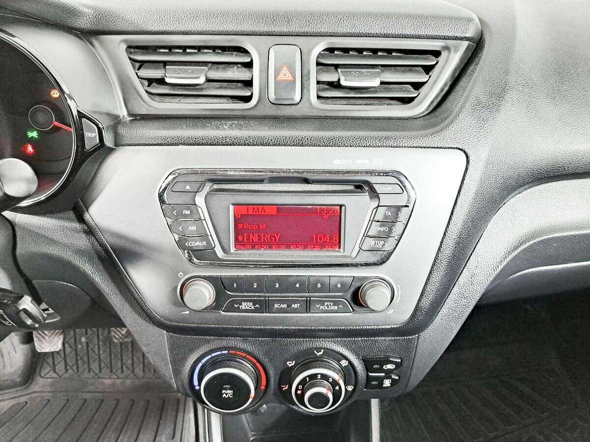 Kia Rio с пробегом — 2013 год. Фото: #12