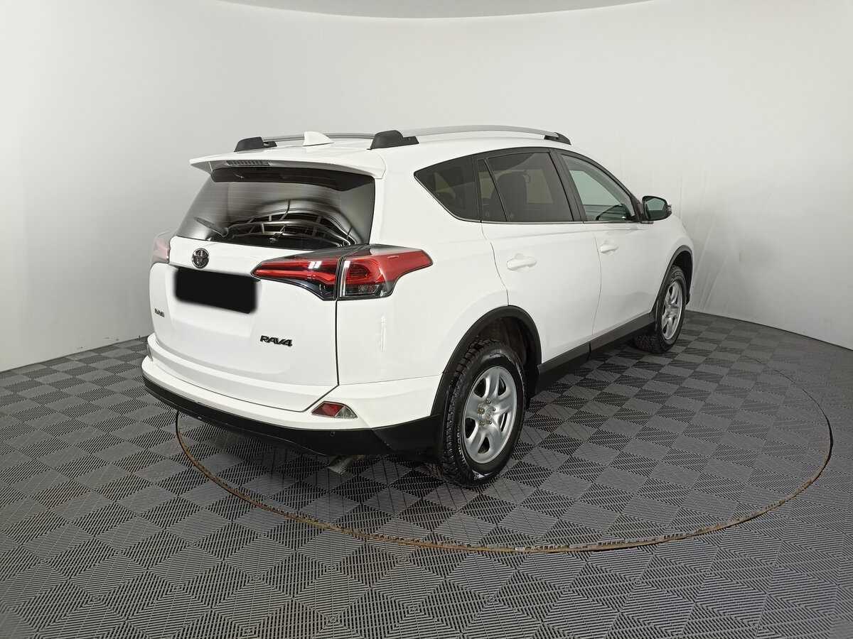 Toyota RAV4 с пробегом — 2017 год. Фото: #3