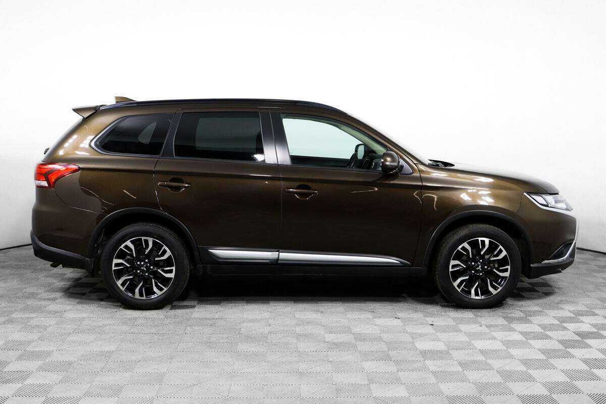 Mitsubishi Outlander с пробегом — 2022 год. Фото: #3