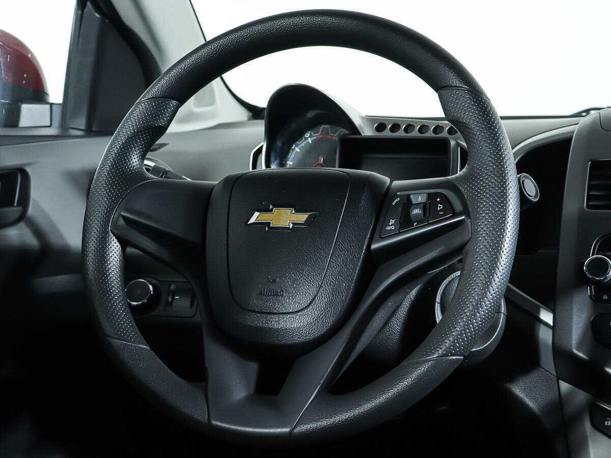 Chevrolet Aveo с пробегом — 2012 год. Фото: #13