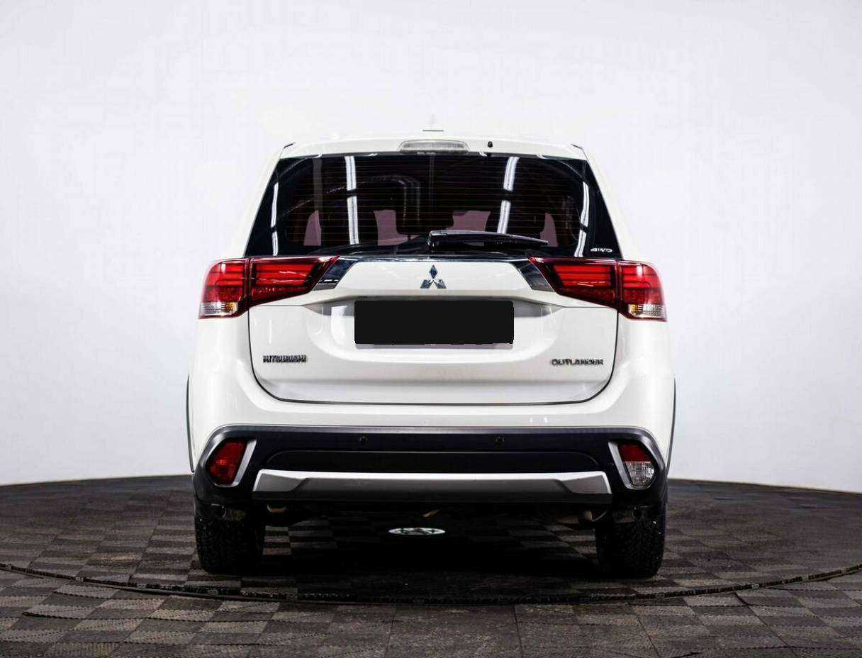 Mitsubishi Outlander с пробегом — 2017 год. Фото: #4