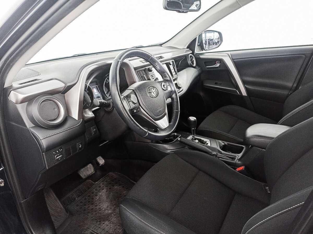 Toyota RAV4 с пробегом — 2018 год. Фото: #13