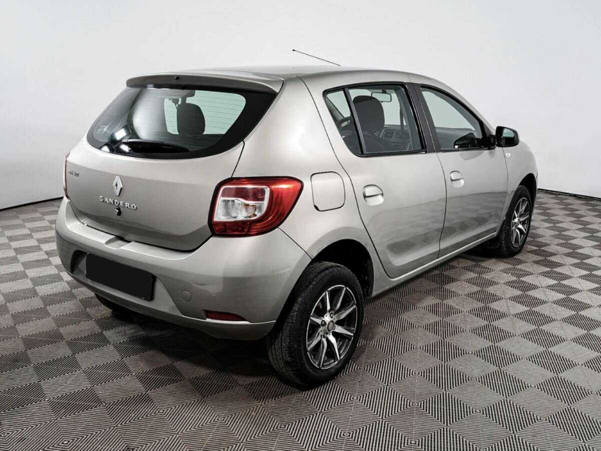 Renault Sandero с пробегом — 2015 год. Фото: #4