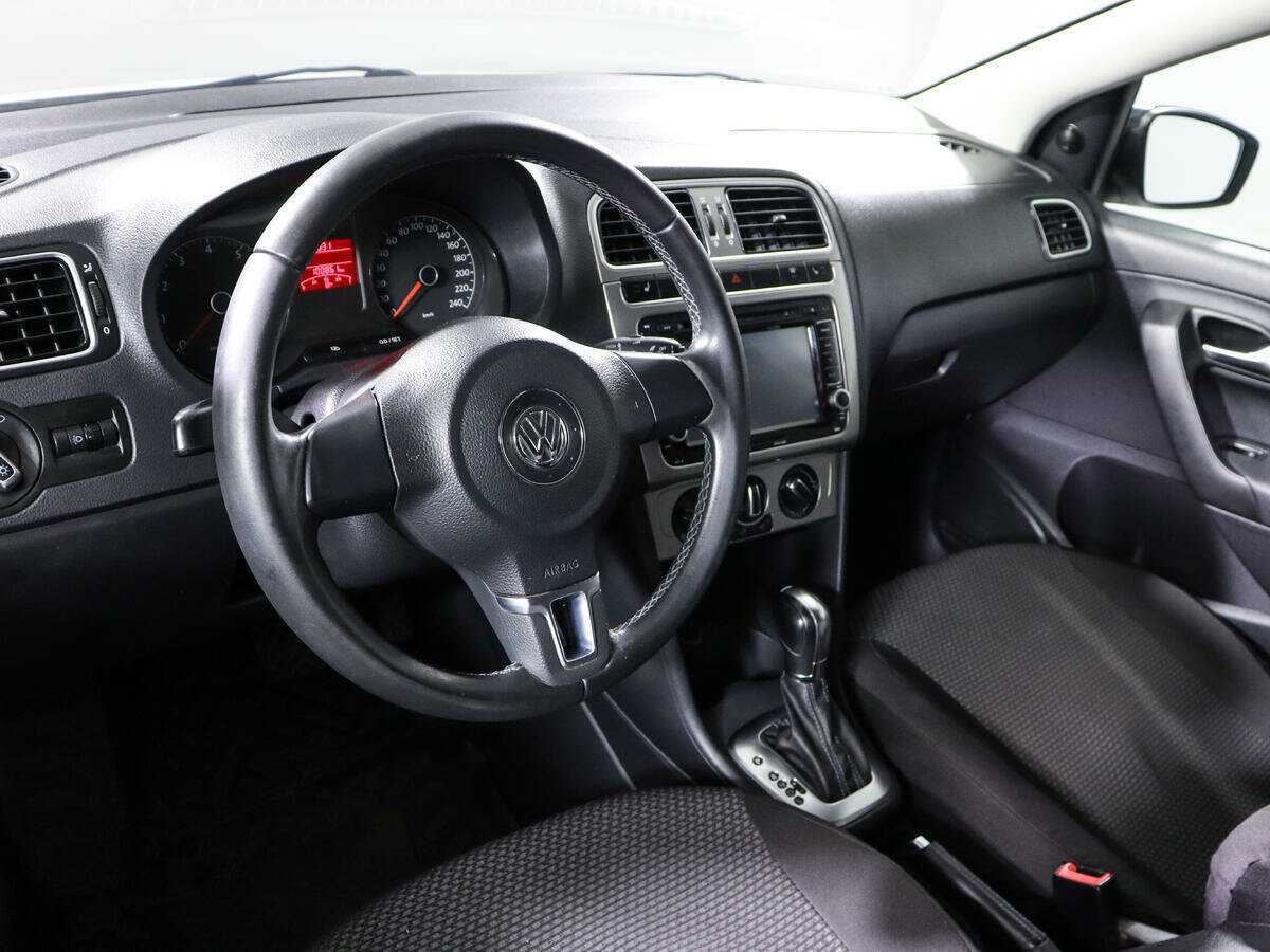 Volkswagen Polo с пробегом — 2013 год. Фото: #13