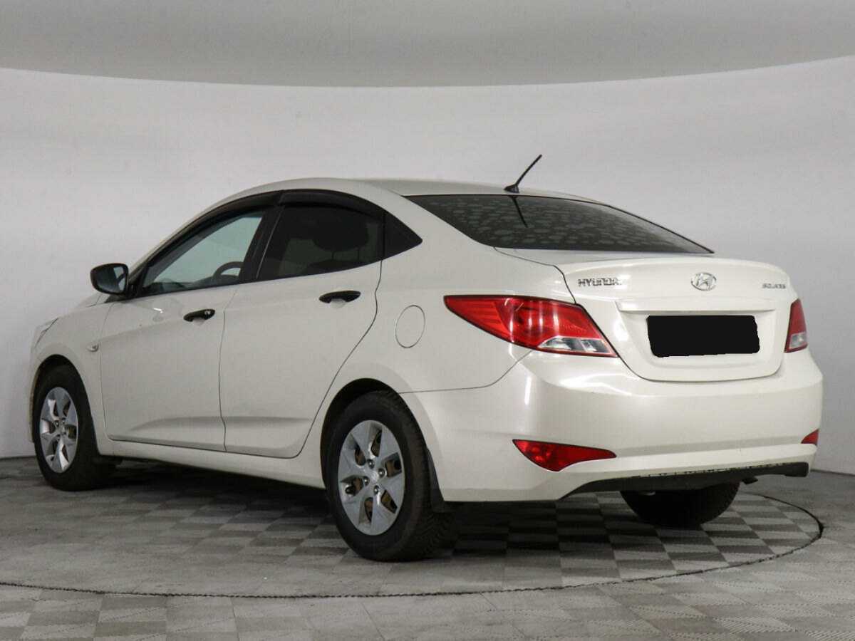 Hyundai Solaris с пробегом — 2015 год. Фото: #6
