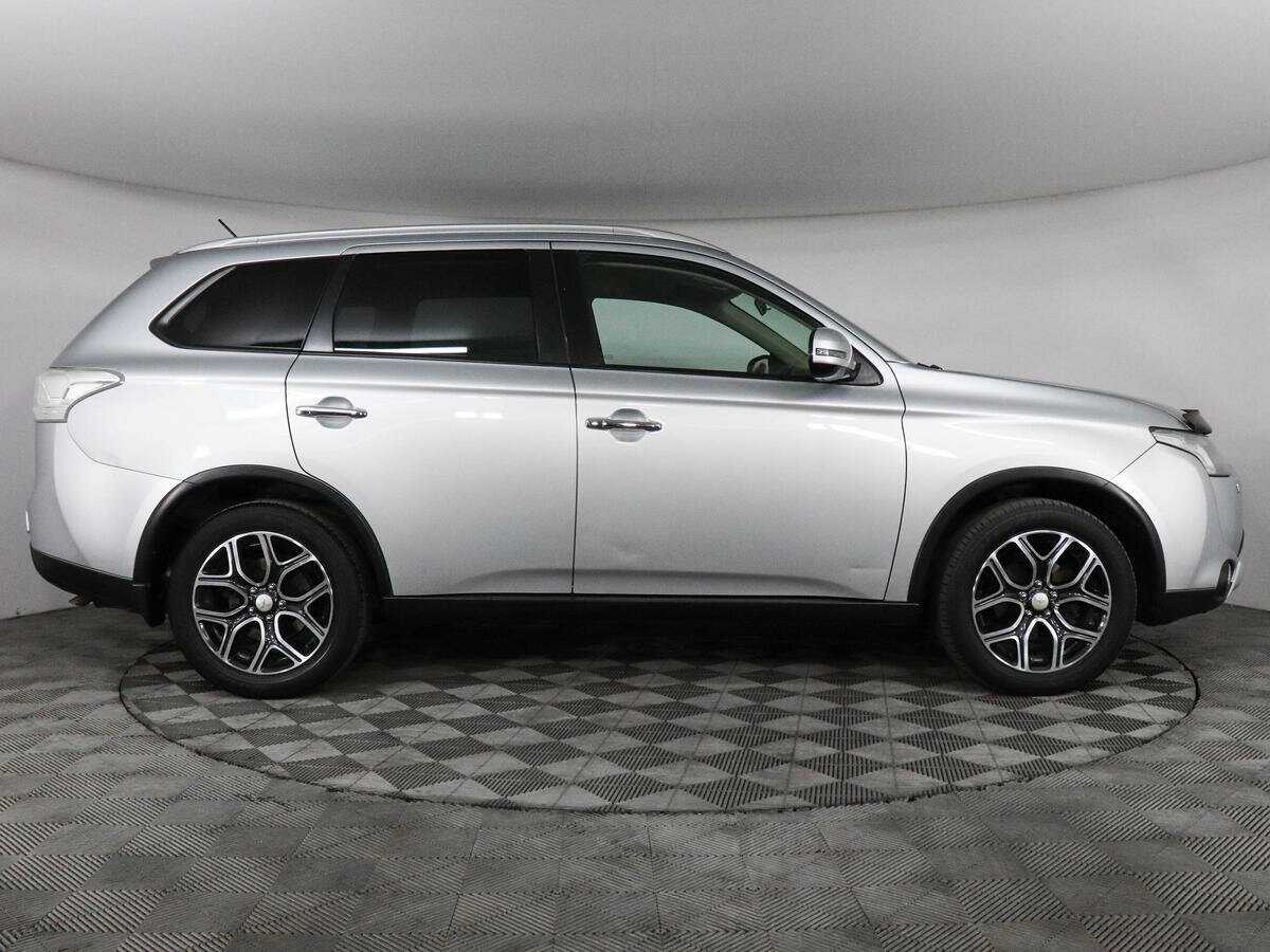 Mitsubishi Outlander с пробегом — 2014 год. Фото: #3
