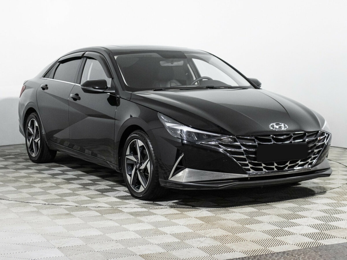 Hyundai Elantra с пробегом — 2023 год. Фото: #2