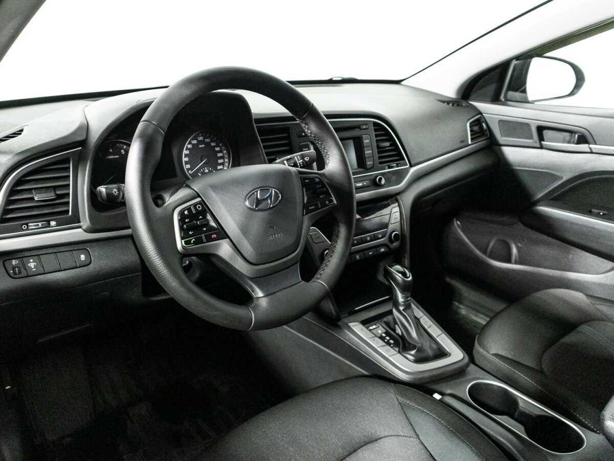 Hyundai Elantra с пробегом — 2017 год. Фото: #9