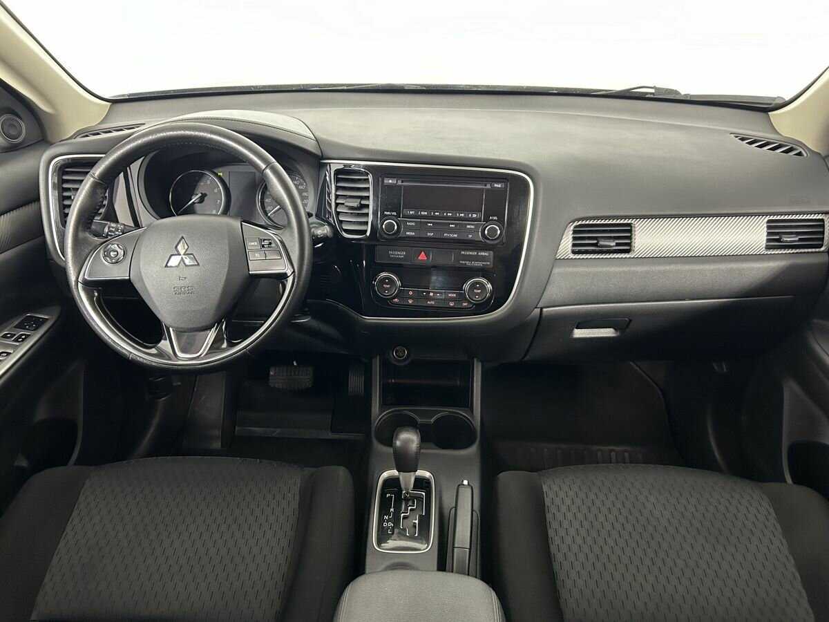 Mitsubishi Outlander с пробегом — 2015 год. Фото: #5