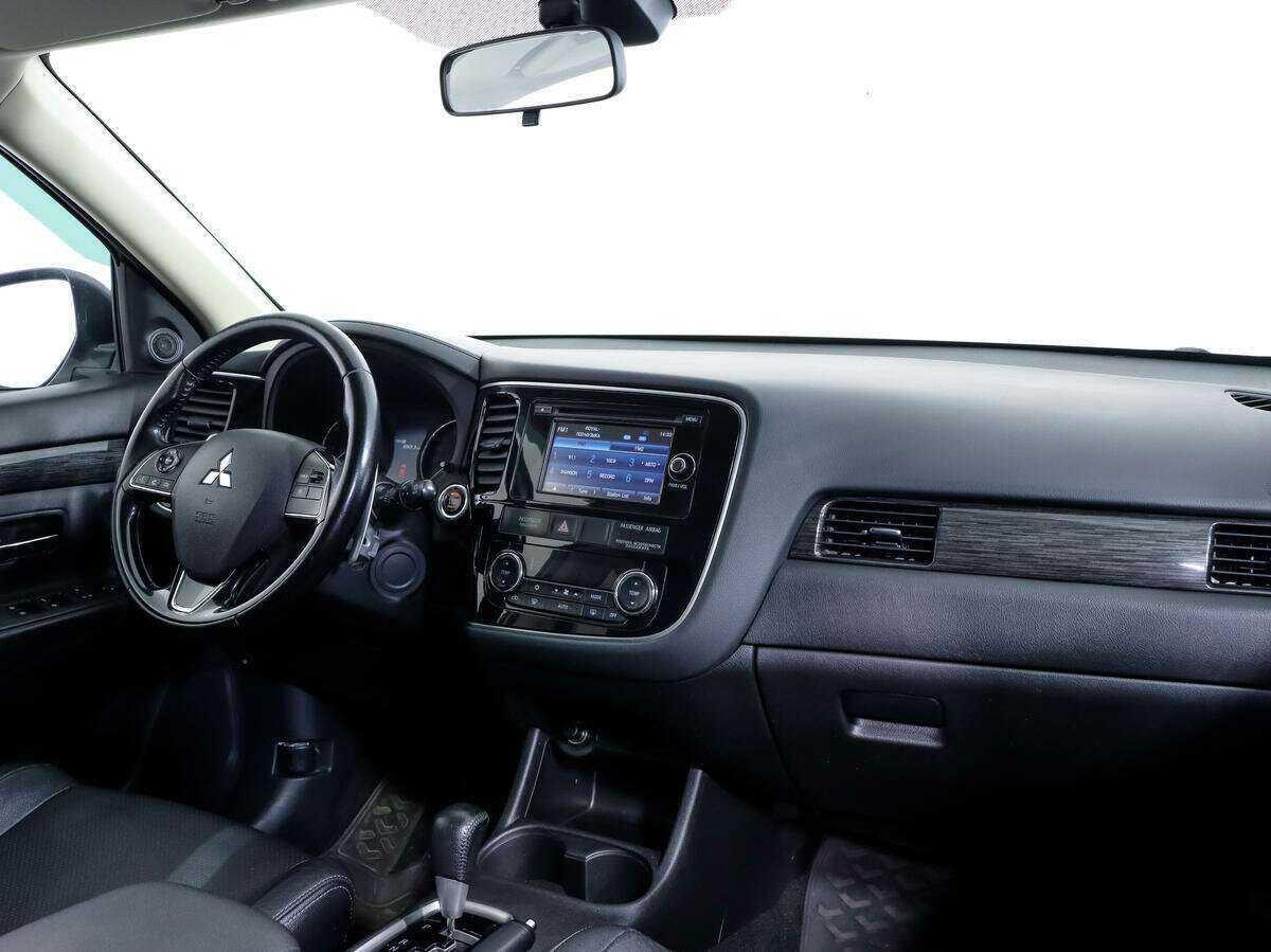 Mitsubishi Outlander с пробегом — 2015 год. Фото: #8