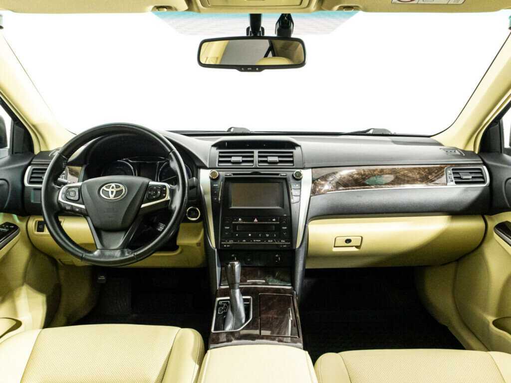 Toyota Camry с пробегом — 2017 год. Фото: #11