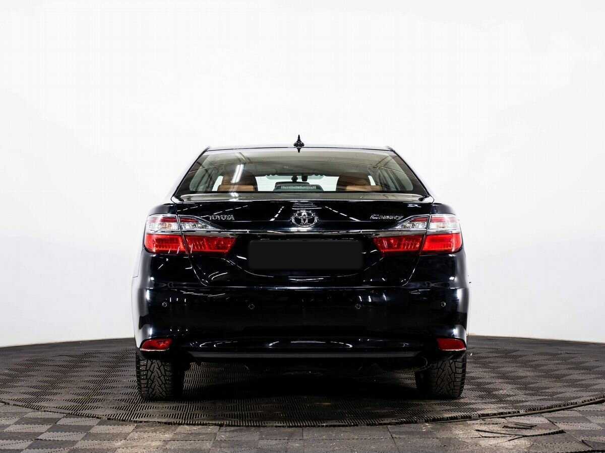 Toyota Camry с пробегом — 2017 год. Фото: #4