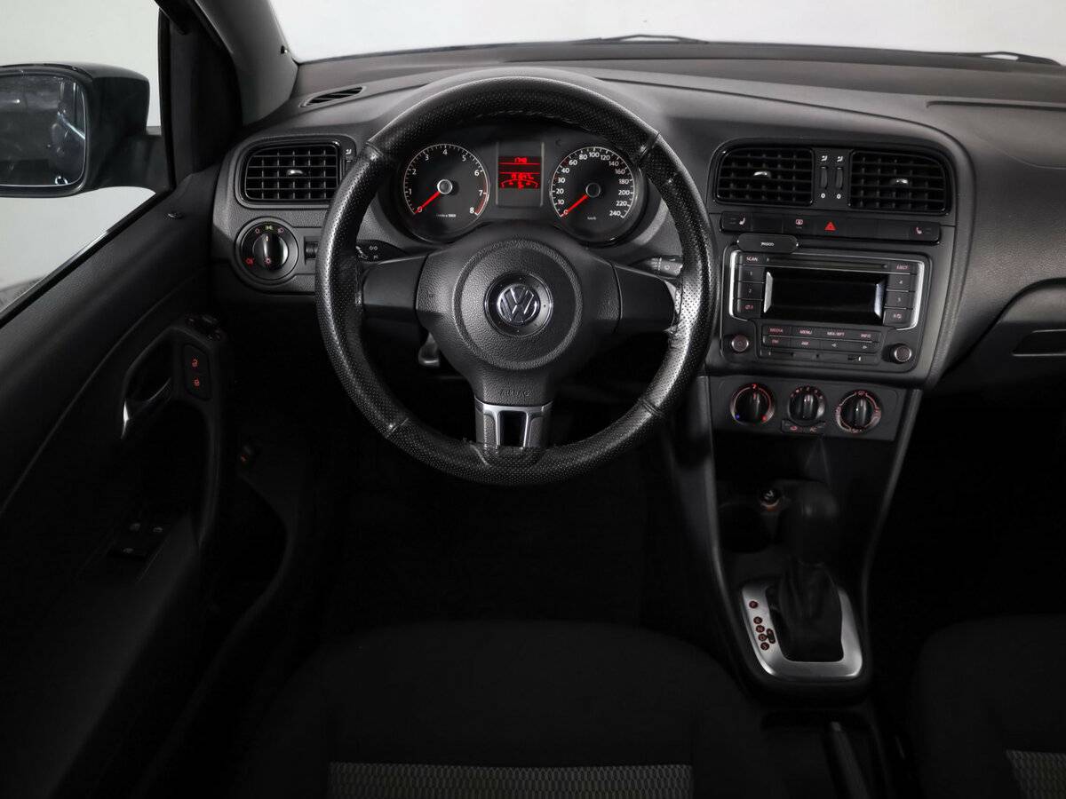 Volkswagen Polo с пробегом — 2013 год. Фото: #8
