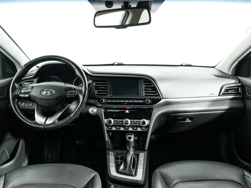 Hyundai Elantra с пробегом — 2019 год. Фото: #12