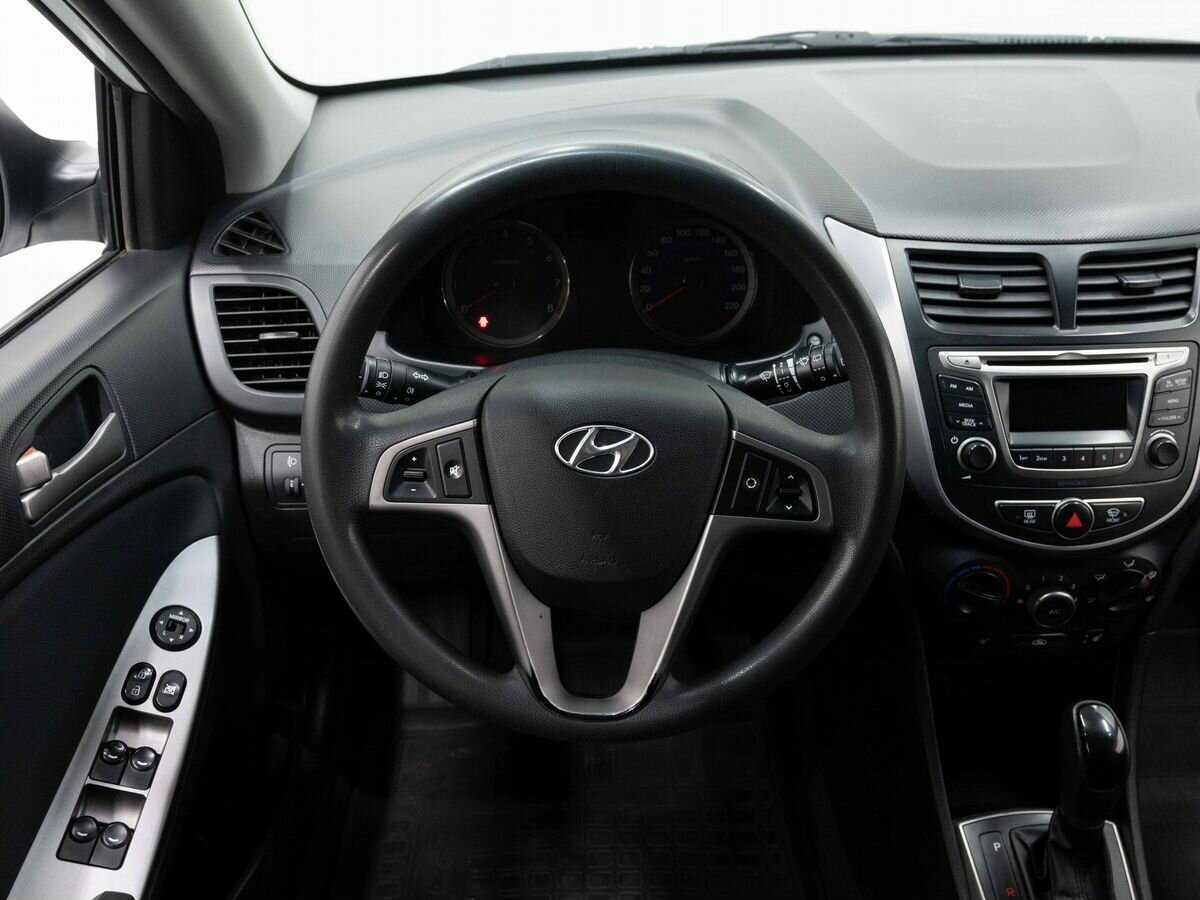 Hyundai Solaris с пробегом — 2015 год. Фото: #12