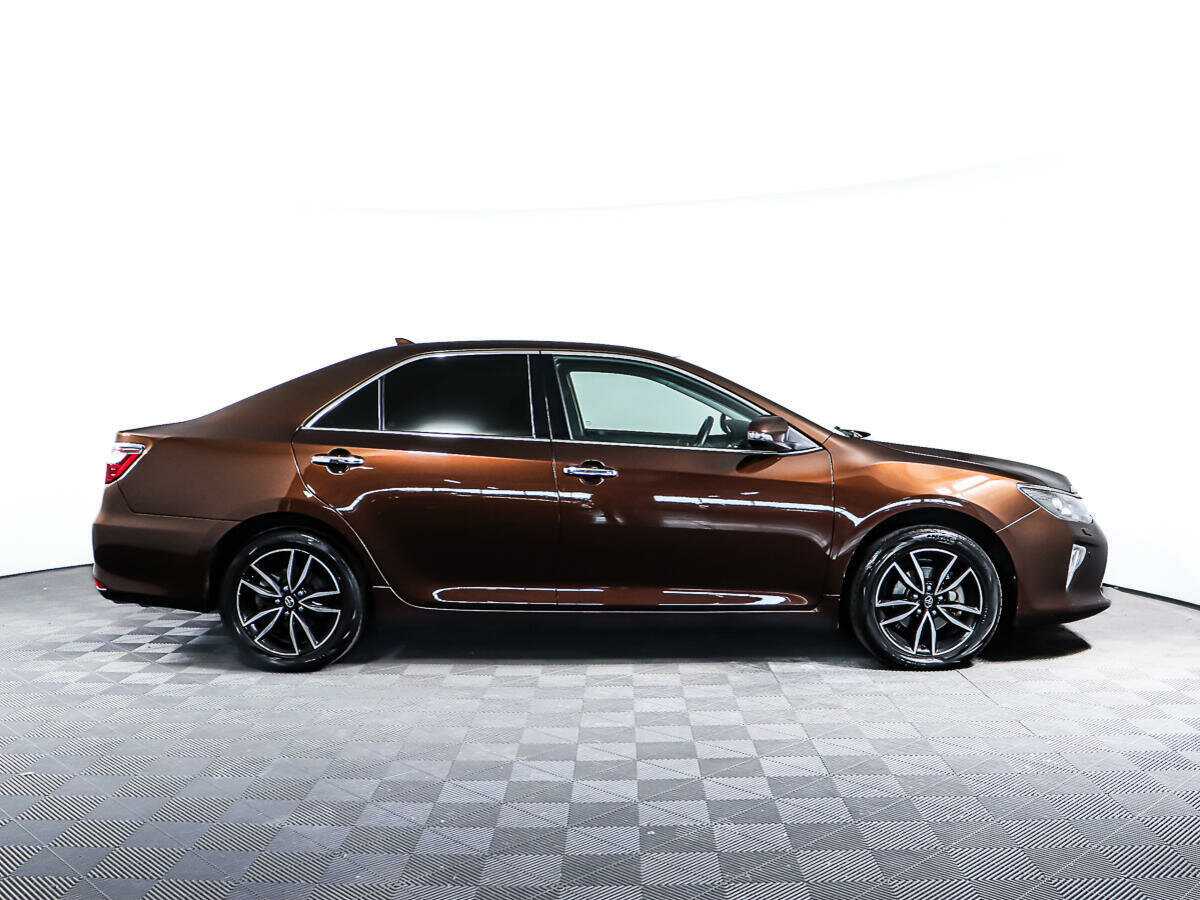 Toyota Camry с пробегом — 2017 год. Фото: #3