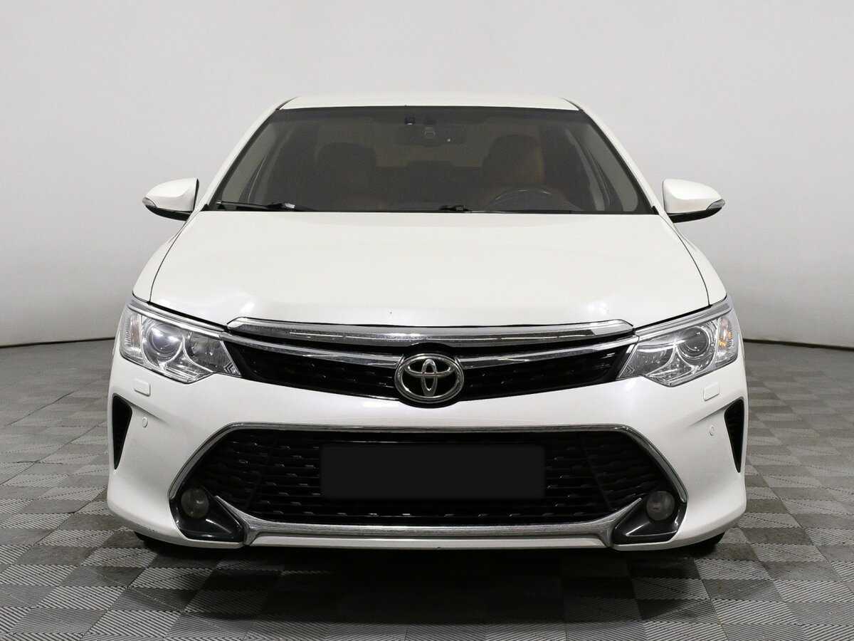 Toyota Camry с пробегом — 2017 год. Фото: #1