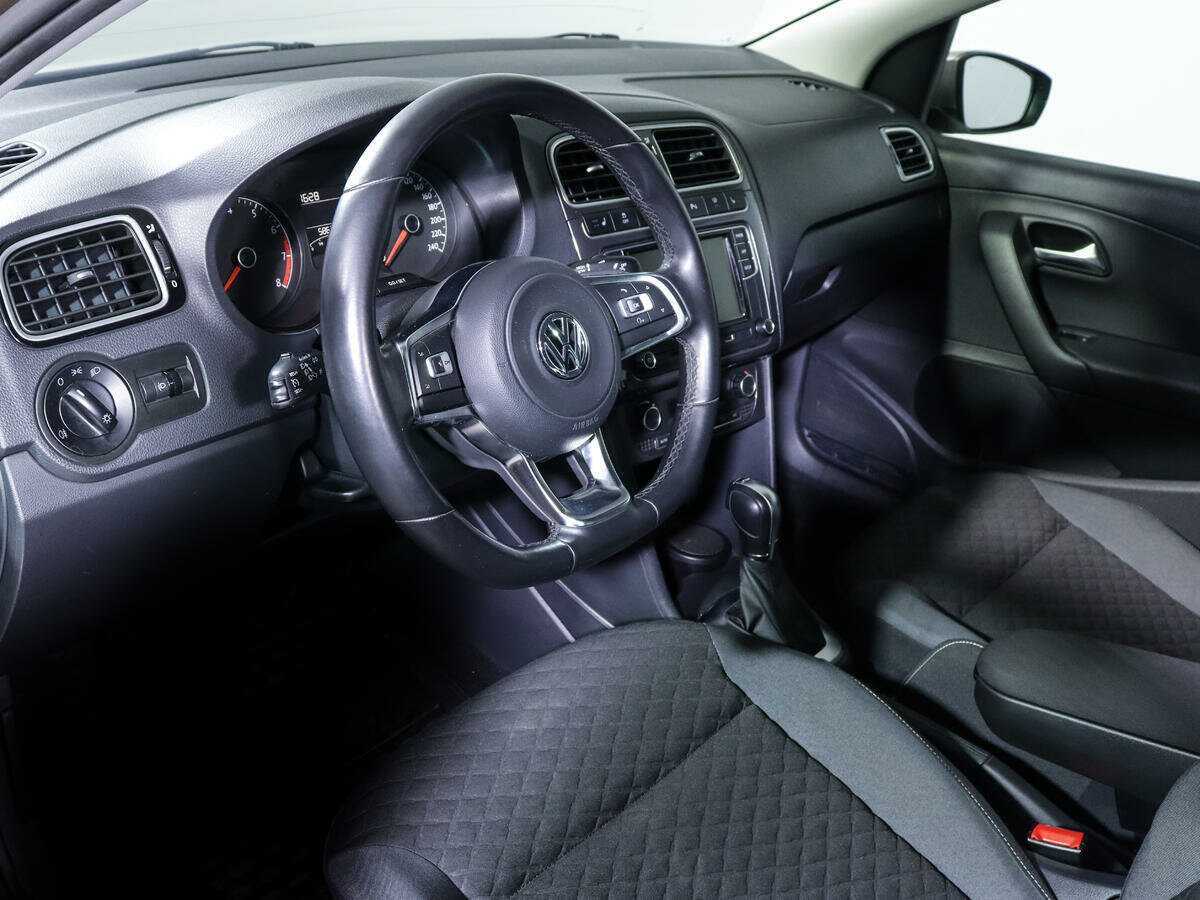 Volkswagen Polo с пробегом — 2019 год. Фото: #13