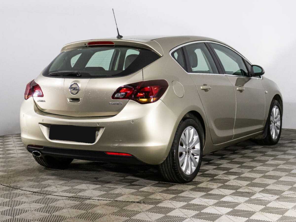 Opel Astra с пробегом — 2012 год. Фото: #4