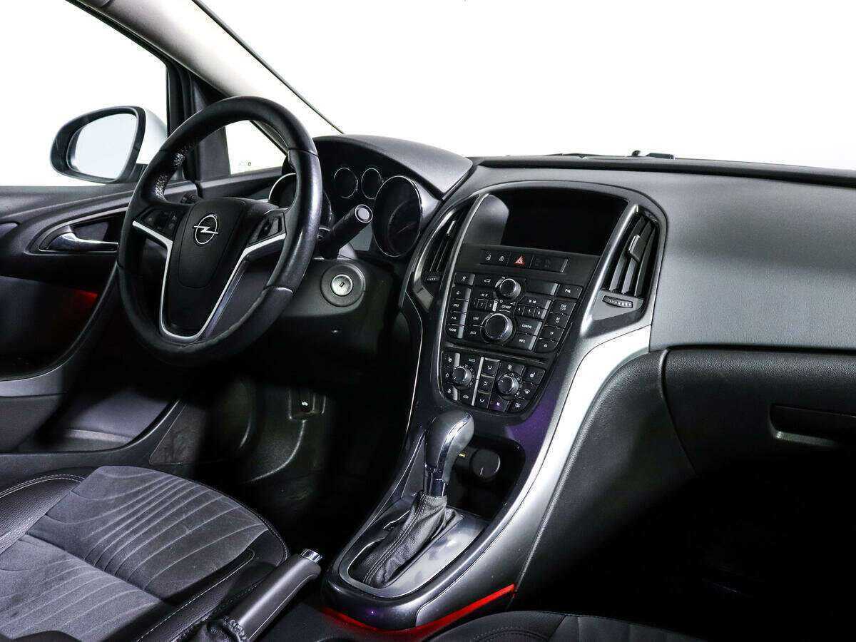 Opel Astra с пробегом — 2014 год. Фото: #6