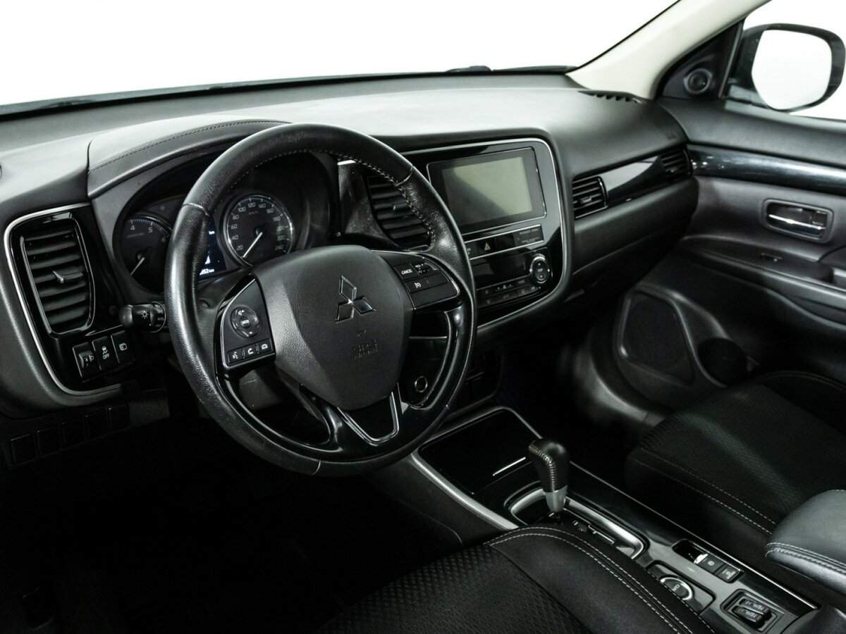 Mitsubishi Outlander с пробегом — 2019 год. Фото: #10