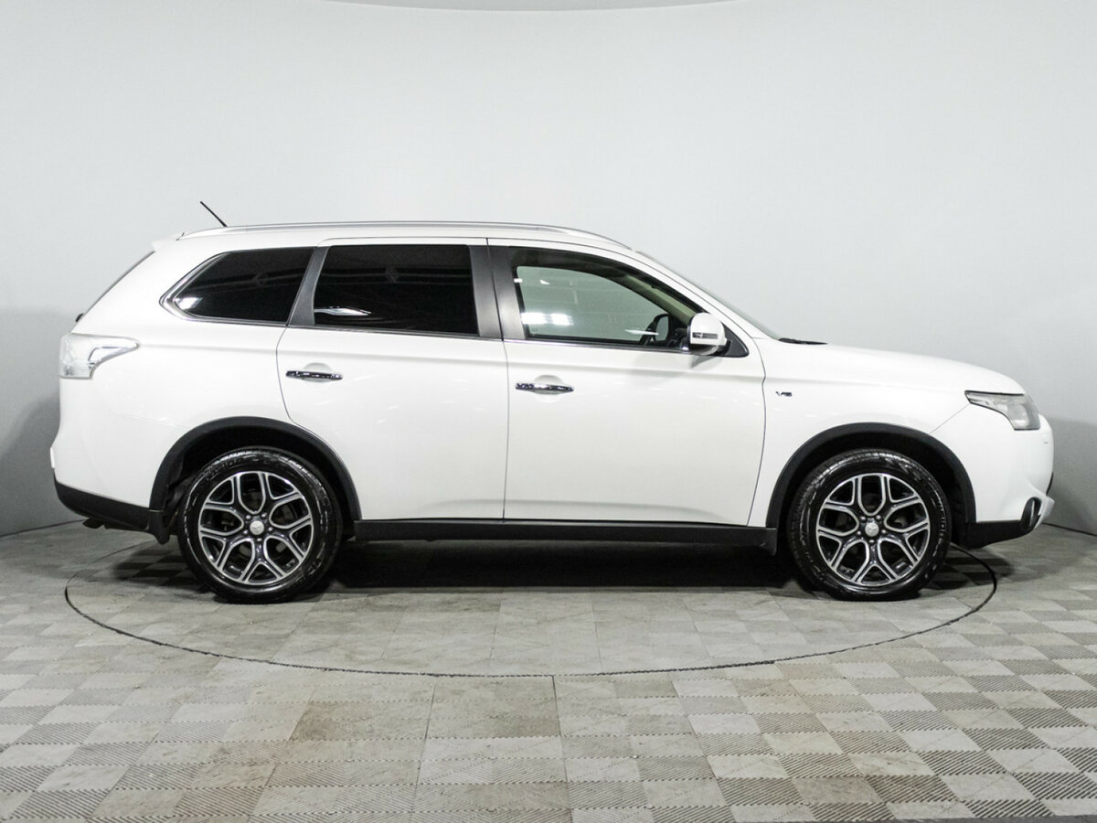 Mitsubishi Outlander с пробегом — 2014 год. Фото: #3