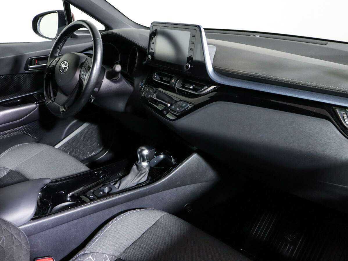 Toyota C-HR с пробегом — 2019 год. Фото: #6