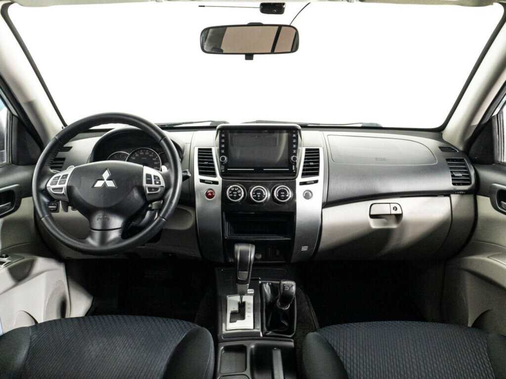 Mitsubishi Pajero Sport с пробегом — 2014 год. Фото: #12