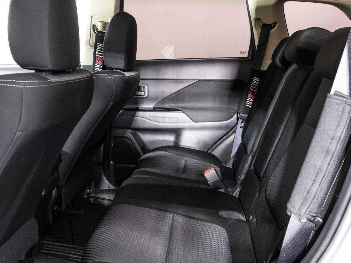 Mitsubishi Outlander с пробегом — 2017 год. Фото: #9