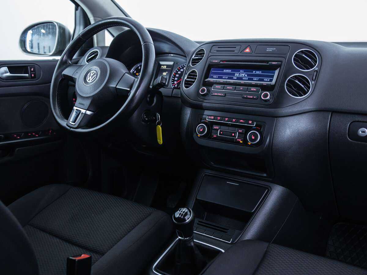 Volkswagen Golf Plus с пробегом — 2012 год. Фото: #10