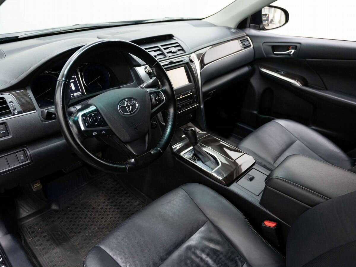 Toyota Camry с пробегом — 2018 год. Фото: #9