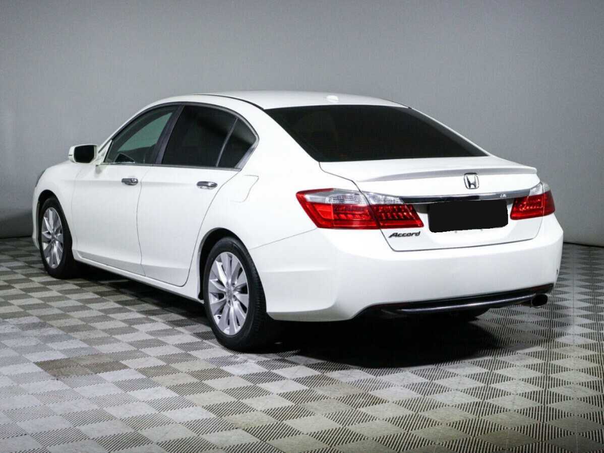 Honda Accord с пробегом — 2012 год. Фото: #5