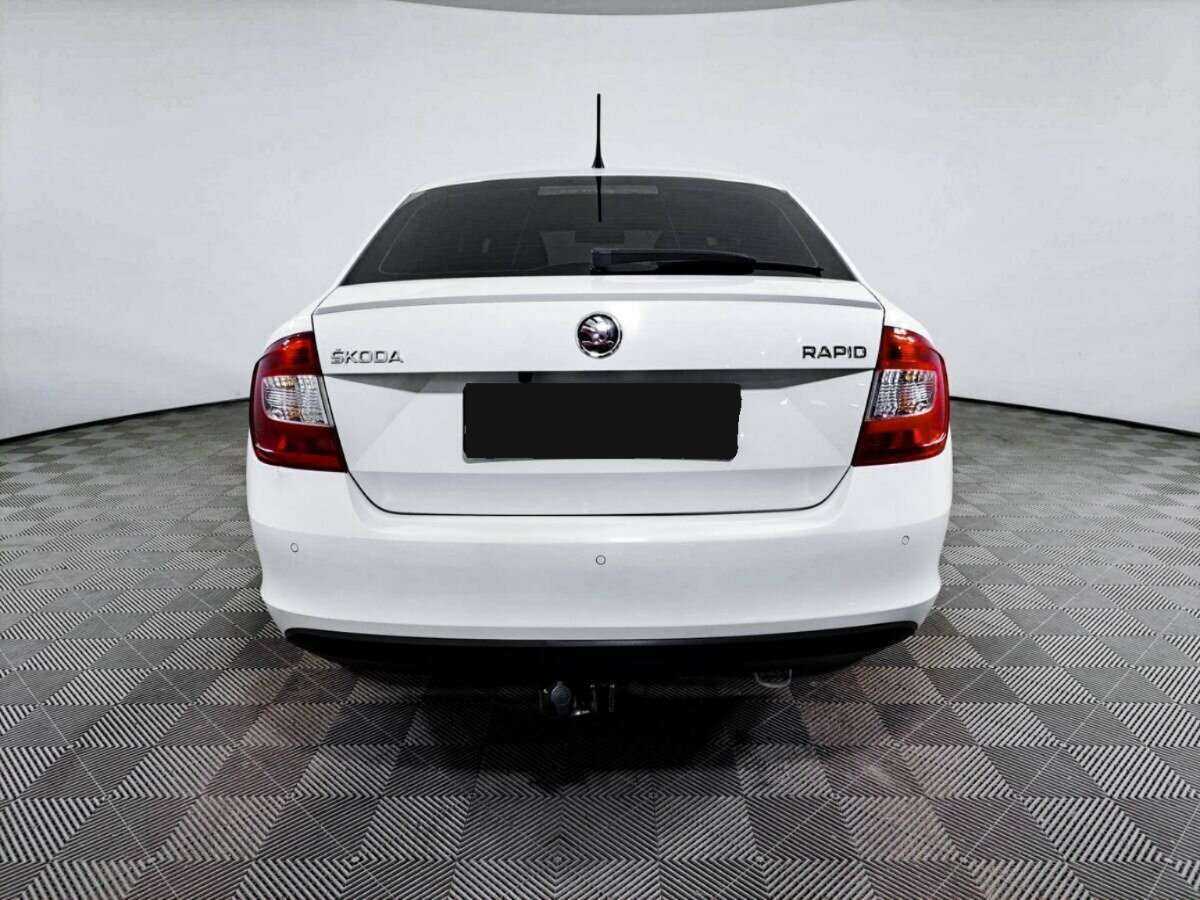 Skoda Rapid с пробегом — 2014 год. Фото: #4