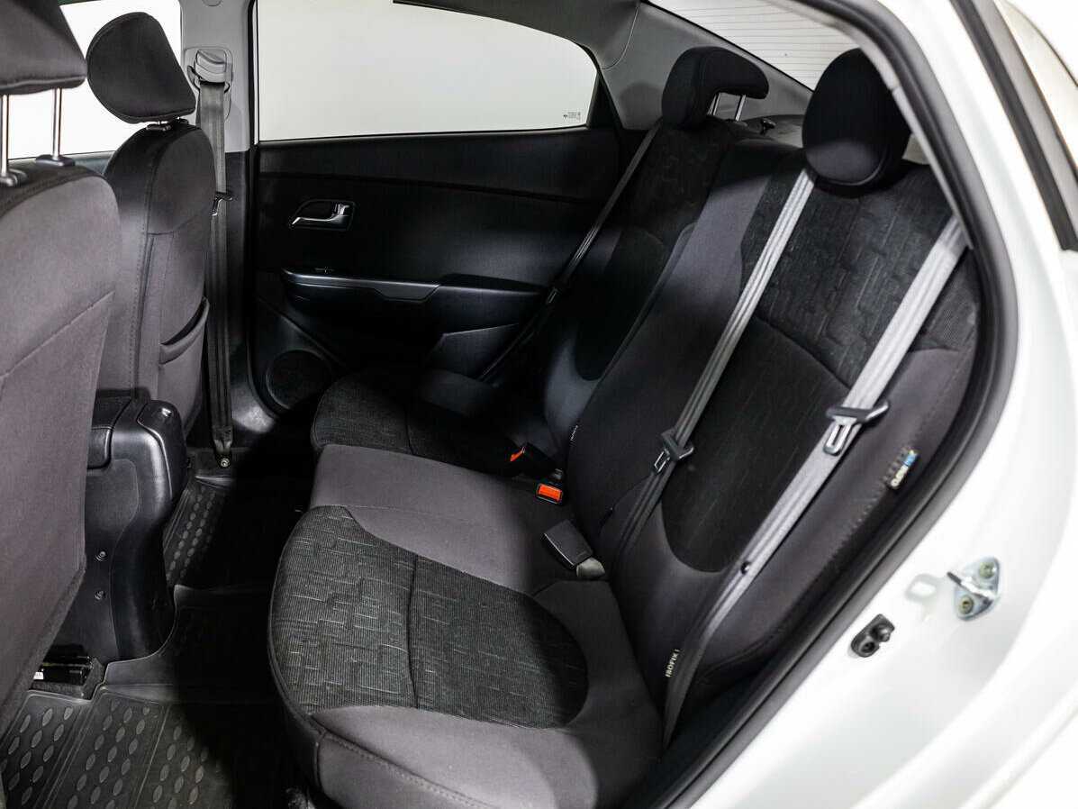 Kia Rio с пробегом — 2015 год. Фото: #9