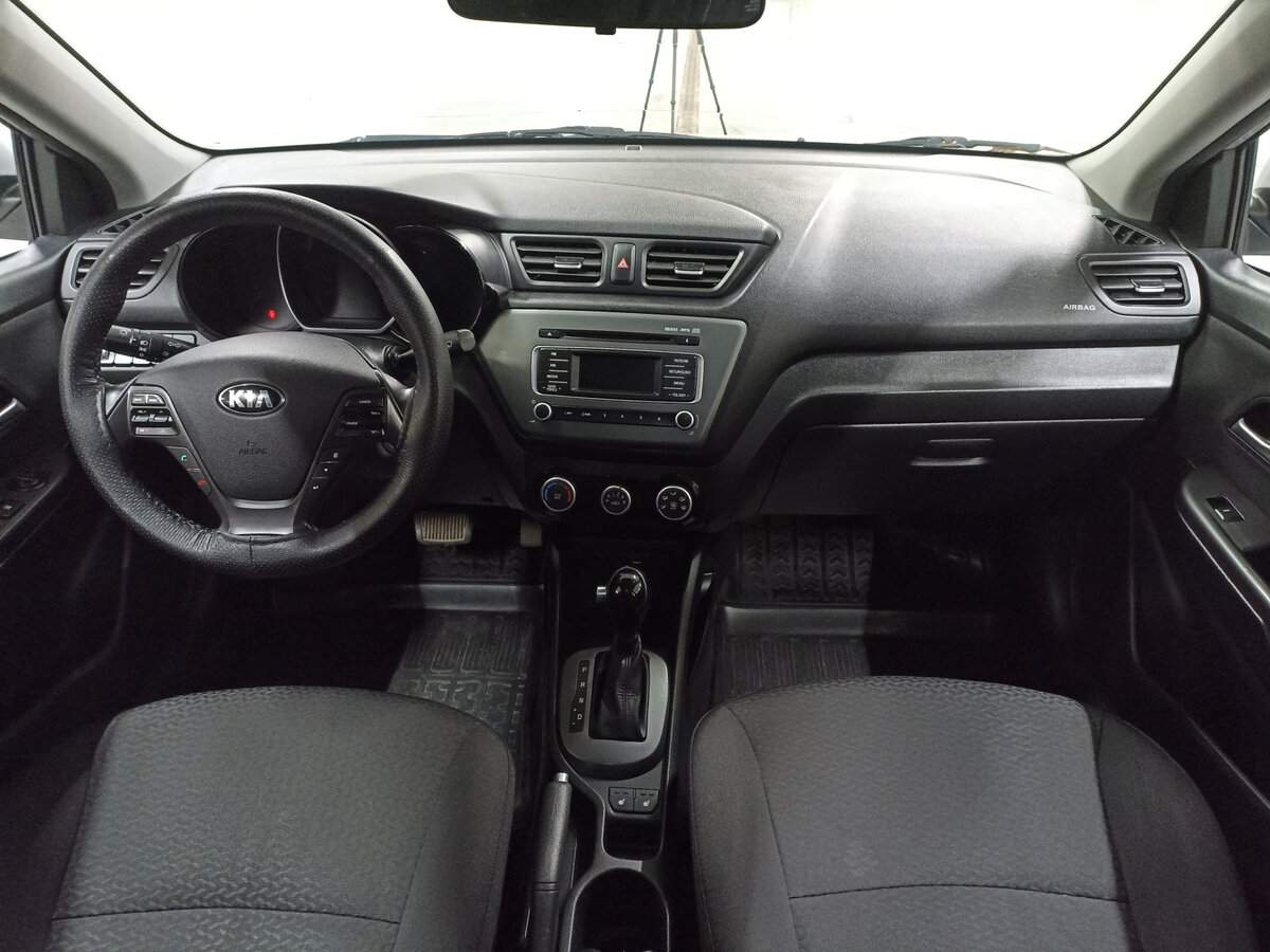Kia Rio с пробегом — 2015 год. Фото: #13
